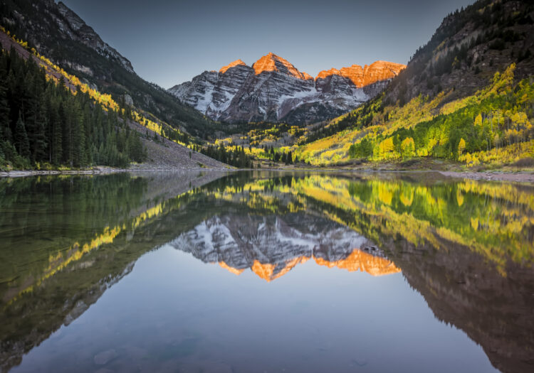 Landscape photograph of Maroon Bells outside of Aspen, Colorado at sunrise during fall.